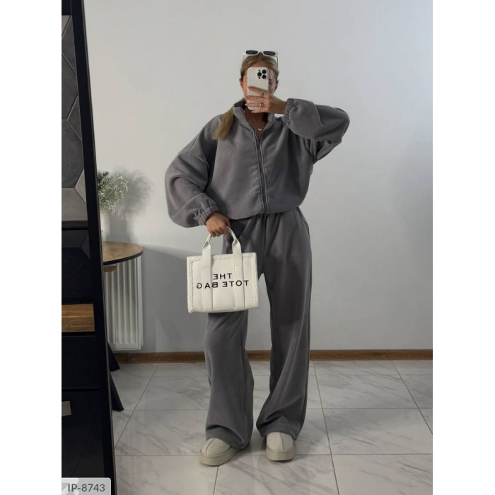 Стильні образи від Odessa Moda IP-8743 — прогулянкові костюми на кожен день