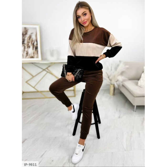 Модні жіночі костюми IP-9811 — легкість і впевненість у кожному русі