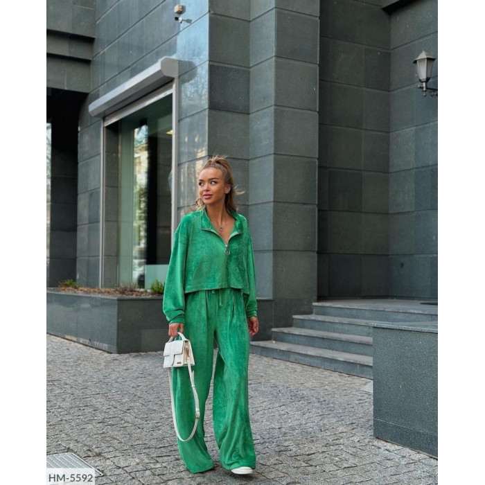 Стильні жіночі костюми HM-5592 — зручність і шарм