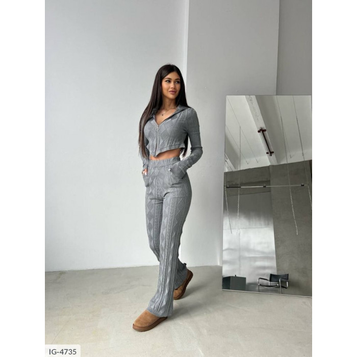 Жіночі костюми IG-4735 — сучасний дизайн і комфорт