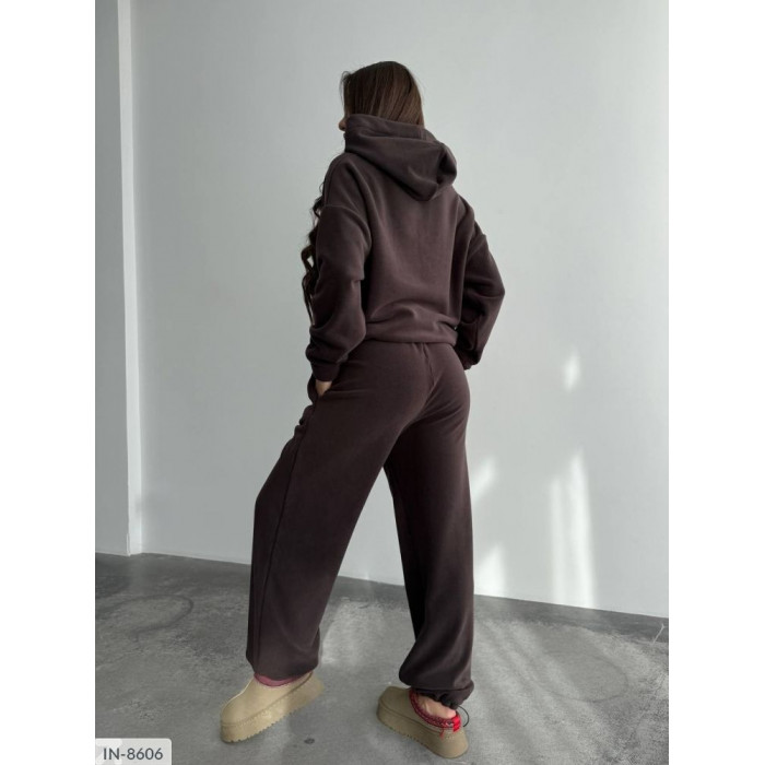 Модні костюми IN-8606 — легкість і впевненість у кожному русі