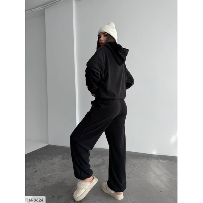 Модні костюми IN-8624 — легкість і впевненість у кожному русі