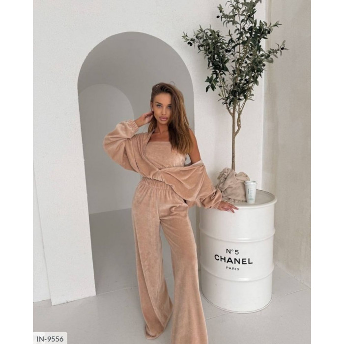 Модні костюми для прогулянок і відпочинку IN-9556