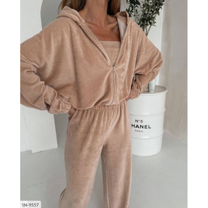 Стильні жіночі костюми IN-9557 — зручність і шарм