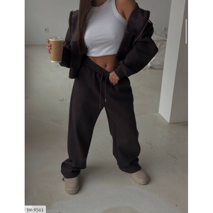 Комфорт і мода IN-9561 — костюми для прогулянок