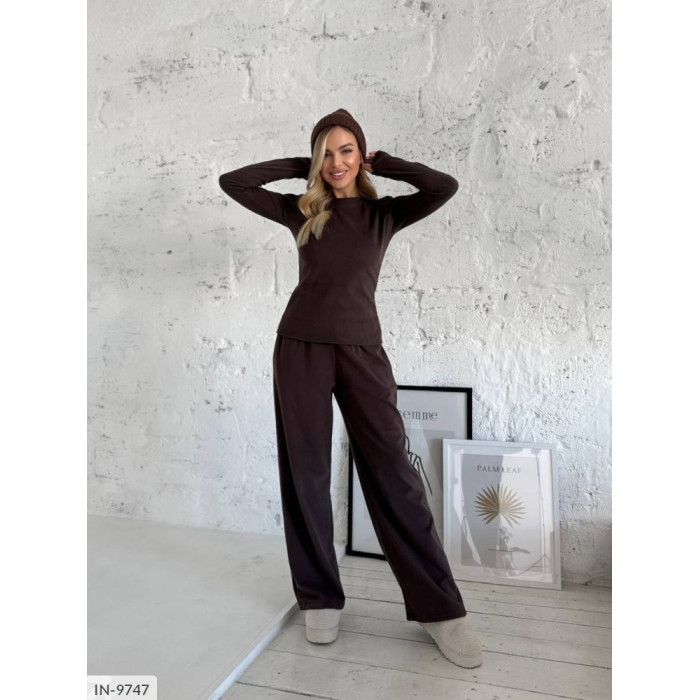 Стильні образи від Odessa Moda IN-9747 — костюми на кожен день