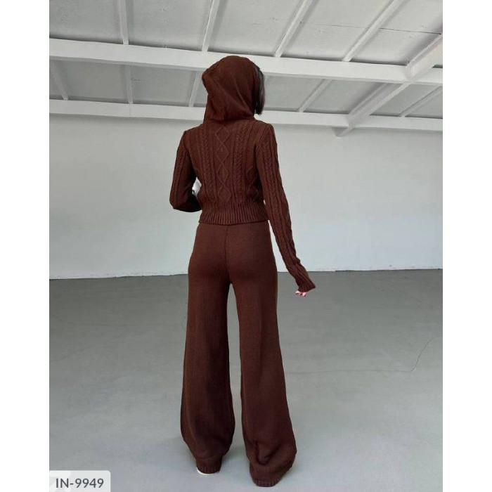 Стильні образи від Odessa Moda IN-9949 — костюми на кожен день