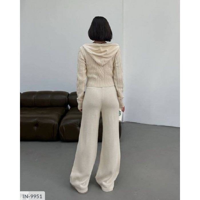 Стильні образи від Odessa Moda IN-9951 — костюми на кожен день