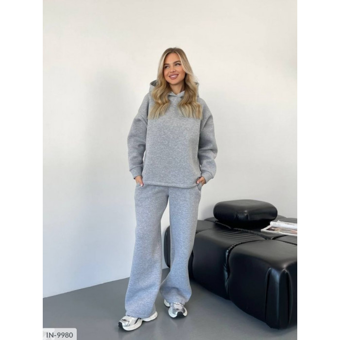 Жіночі костюми Odessa Moda IN-9980 — стиль і впевненість