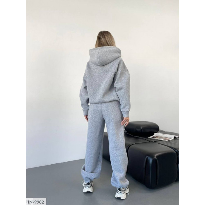 Модні спортивні костюми для активних жінок IN-9982