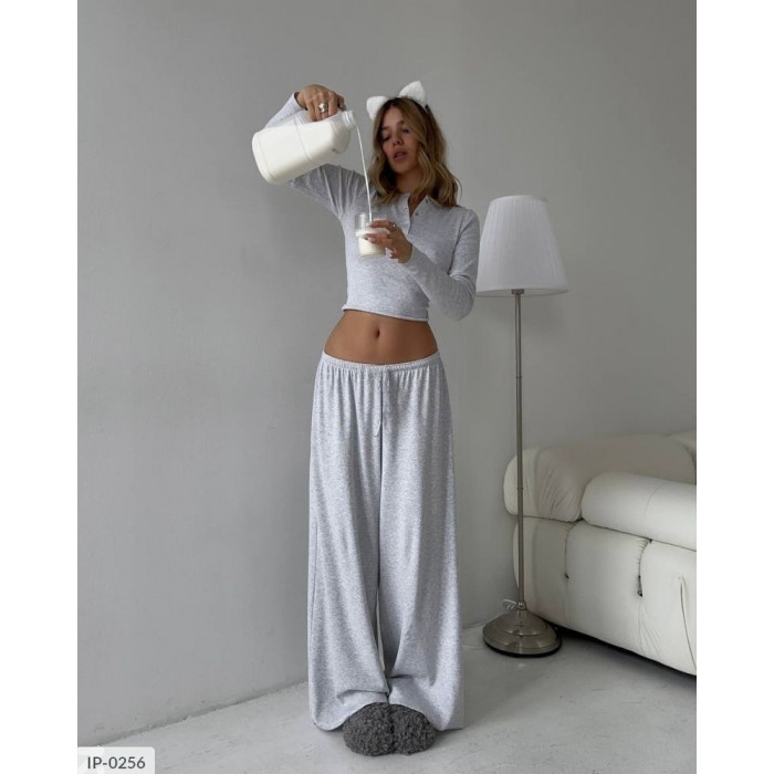 Стильні образи від Odessa Moda IP-0256 — костюми на кожен день