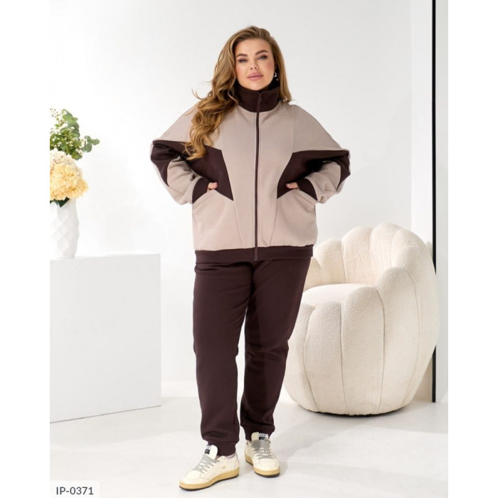 Жіночі прогулянкові костюми IP-0371 — елегантність у кожному русі