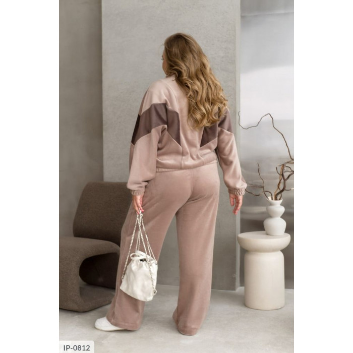 Жіночі прогулянкові костюми IP-0812 — елегантність у кожному русі