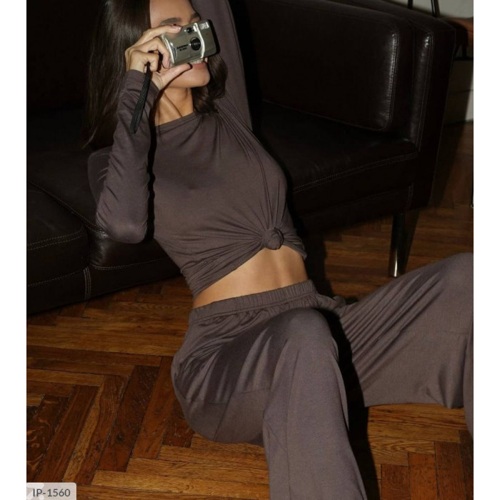 Модні костюми IP-1560 — легкість і впевненість у кожному русі