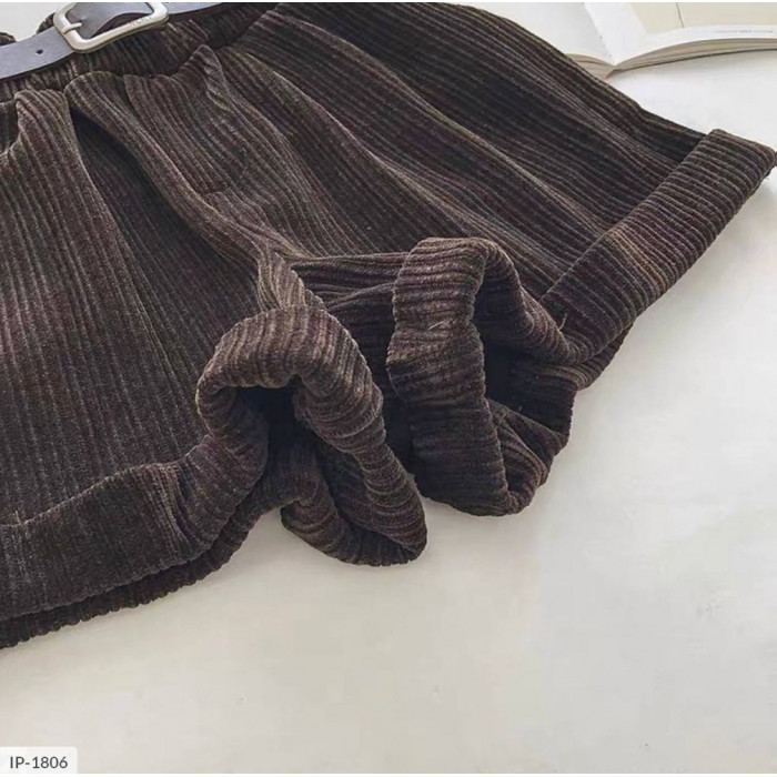 Модні шорти 2025 IP-1806 — зручність і стиль