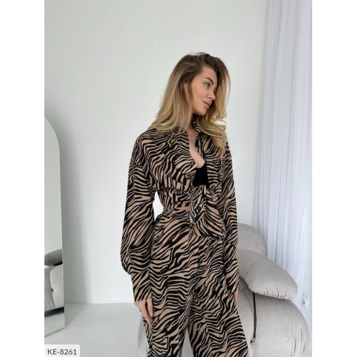 Костюми KE-8261 — практичність і мода