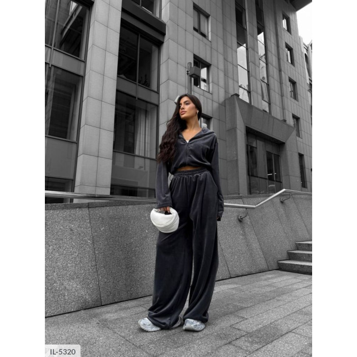 Модні костюми IL-5320 — легкість і впевненість у кожному русі