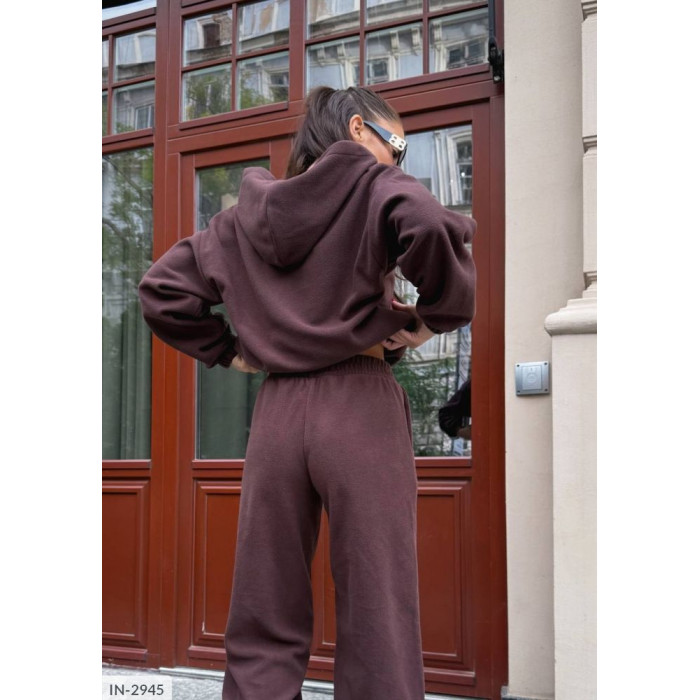 Модні костюми IN-2945 — легкість і впевненість у кожному русі