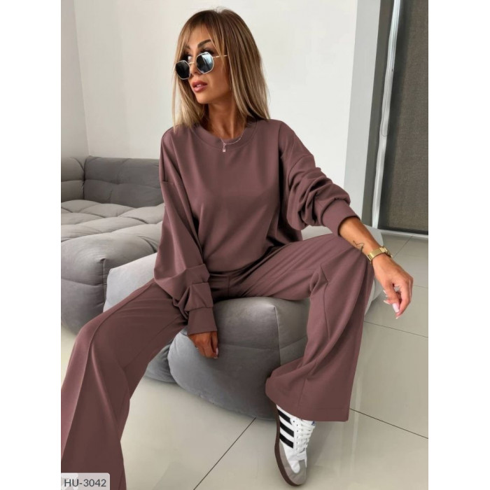 Модні костюми HU-3042 — легкість і впевненість у кожному русі