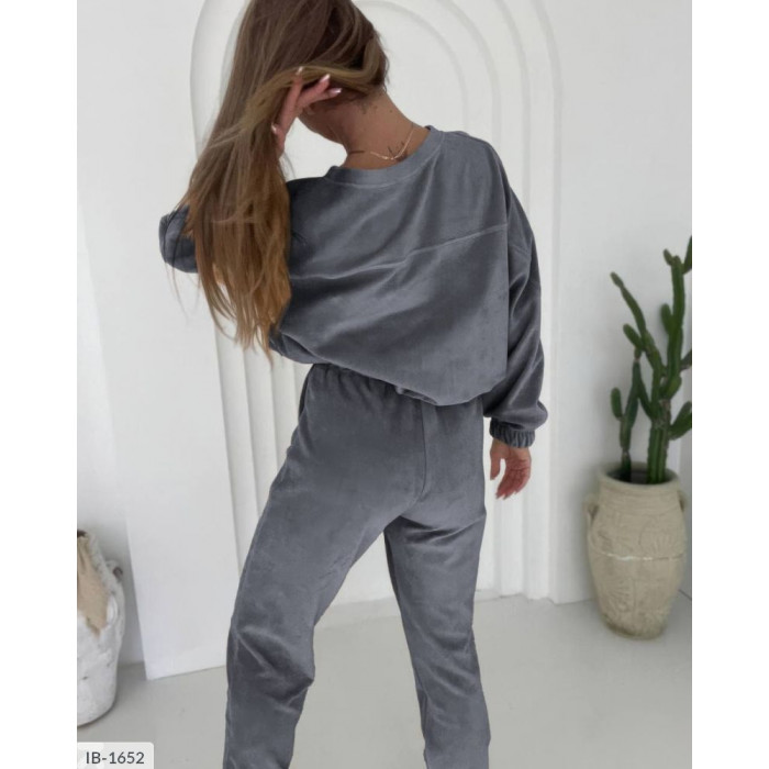 Жіночі костюми IB-1652 — сучасний дизайн і комфорт