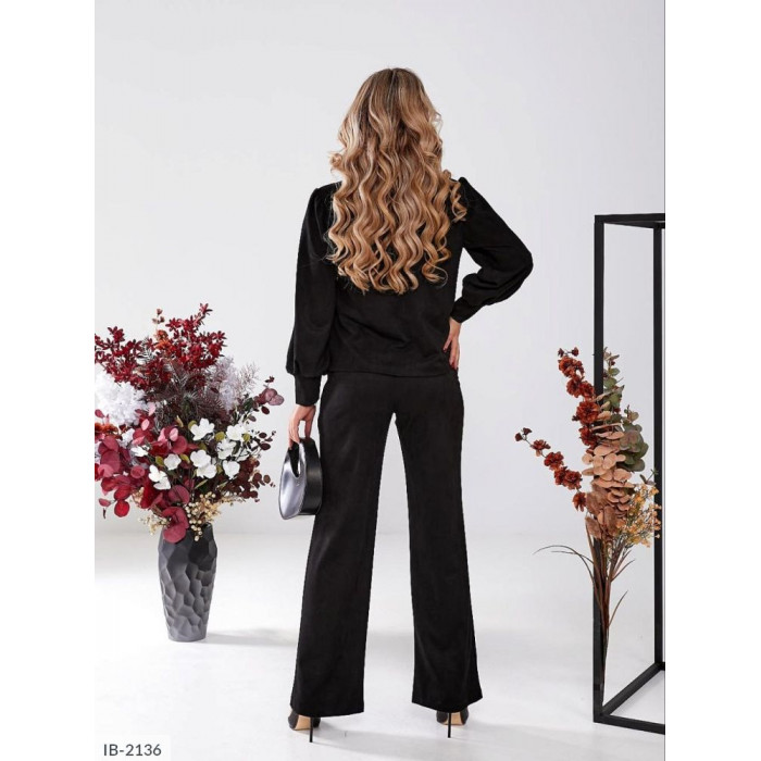 Модні костюми великого розміру IB-2136 — стиль і комфорт