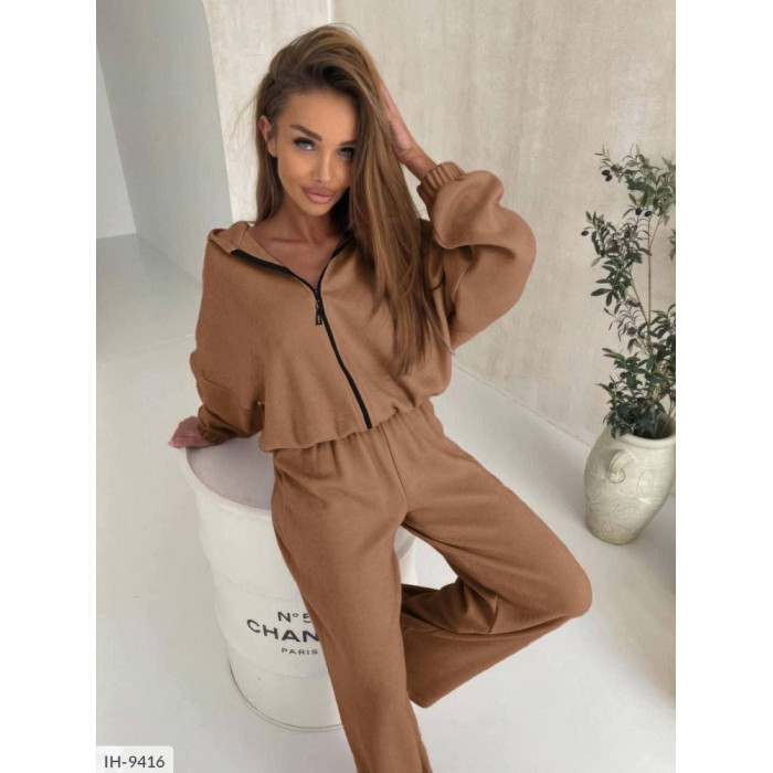 Жіночі костюми Odessa Moda IH-9416 — елегантність і зручність