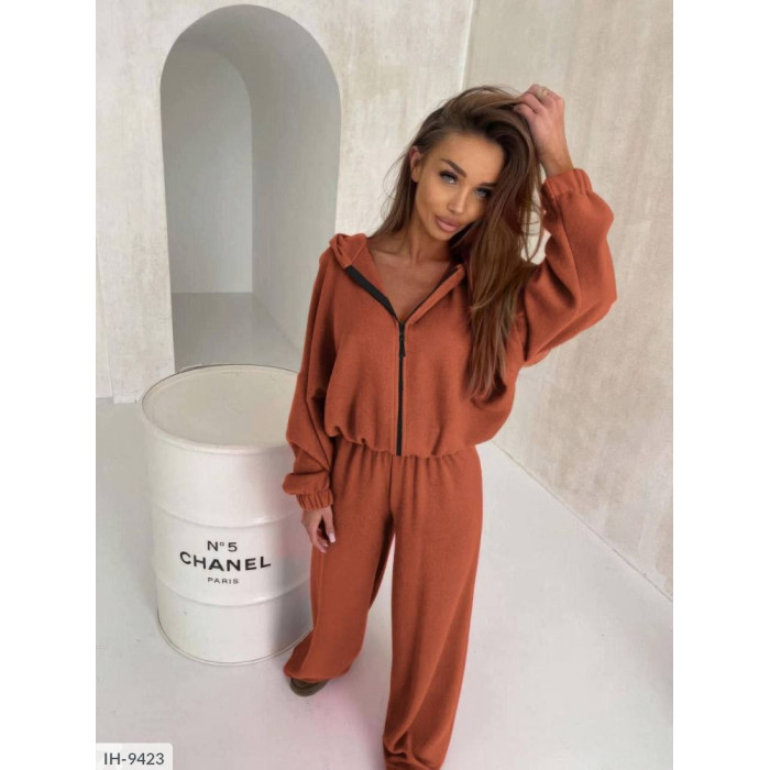 Жіночі костюми Plus Size IH-9423 — впевненість і стиль