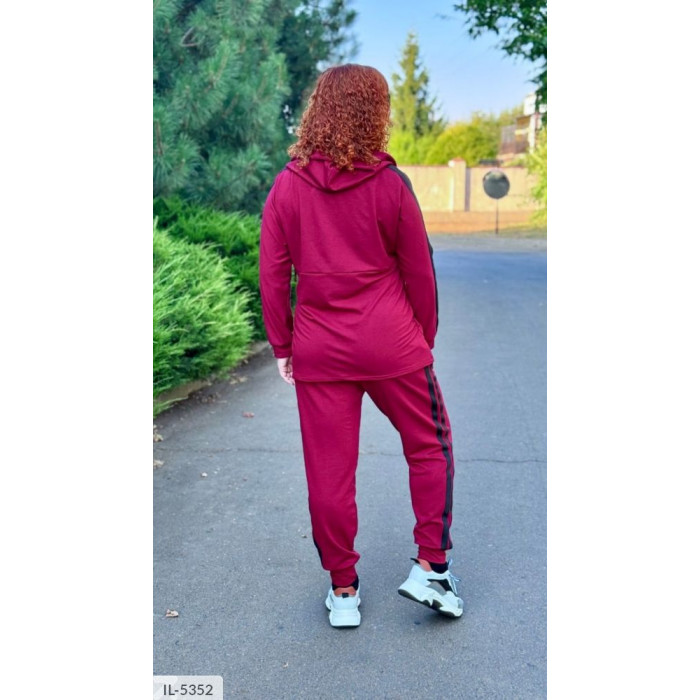 Костюми великого розміру IL-5352 — зручність і стиль Костюми великого розміру IL-5352 — зручність і стиль