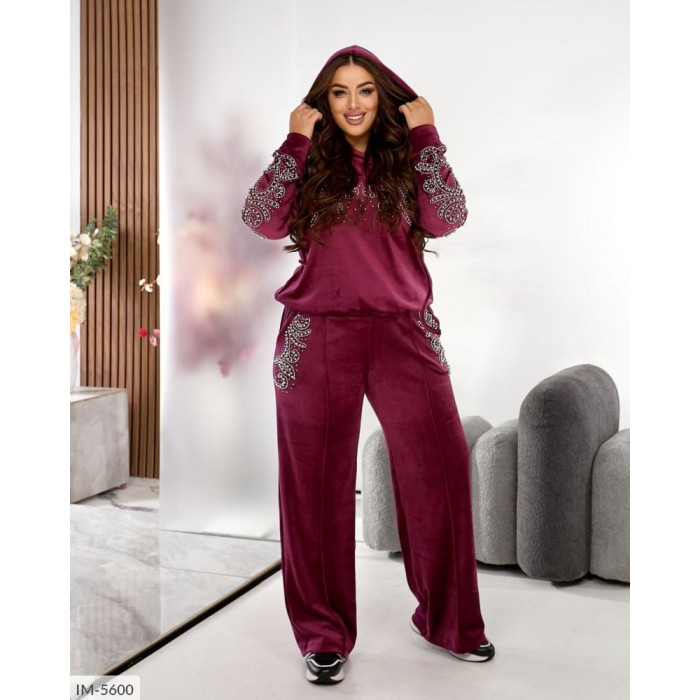 Стильні костюми для спорту IM-5600 — практичність і мода Стильні костюми для спорту IM-5600 — практичність і мода