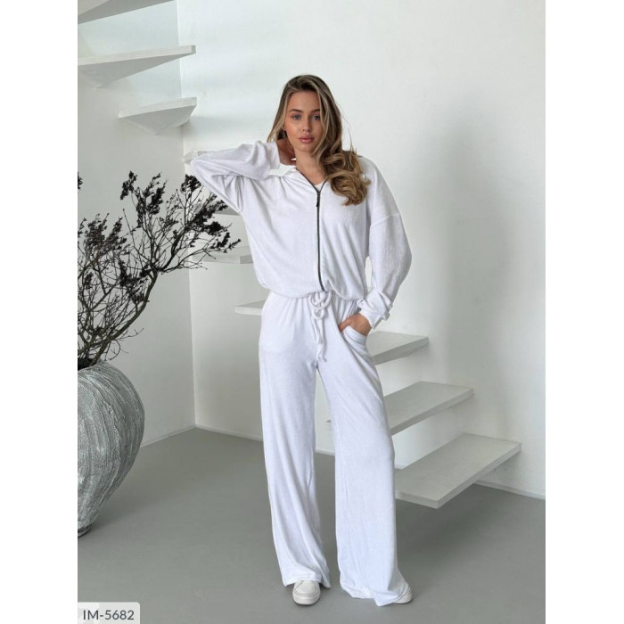 Стильні жіночі костюми IM-5682 — зручність і шарм