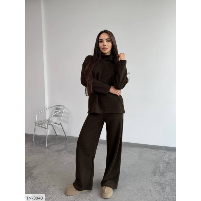 Жіночі костюми IN-3840 — сучасний дизайн і комфорт