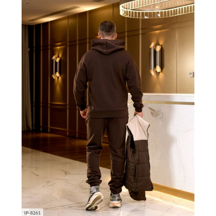 Модні чоловічі костюми IP-8261 — елегантність і стиль