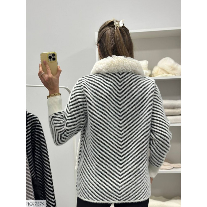 Верхній одяг великого розміру IQ-7379 — тепло і стиль