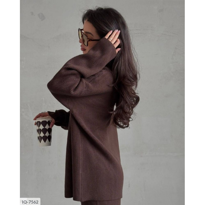 Модні прогулянкові костюми IQ-7562 — створені для твого комфорту