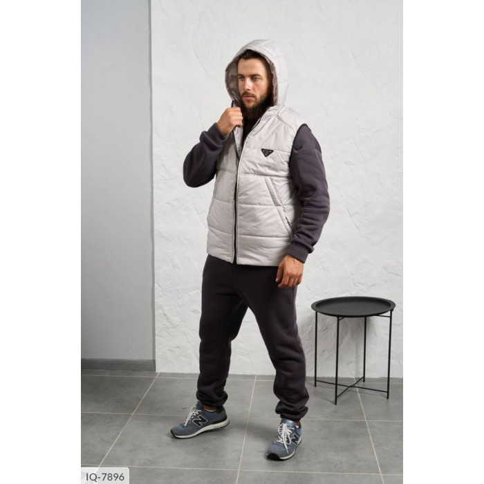 Модні чоловічі костюми IQ-7896 — елегантність і стиль