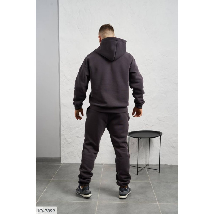 Модні чоловічі костюми IQ-7899 — елегантність і стиль