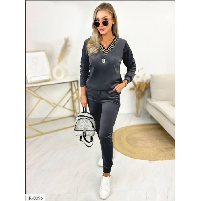 Модні костюми великого розміру IR-0096 — легкість і краса