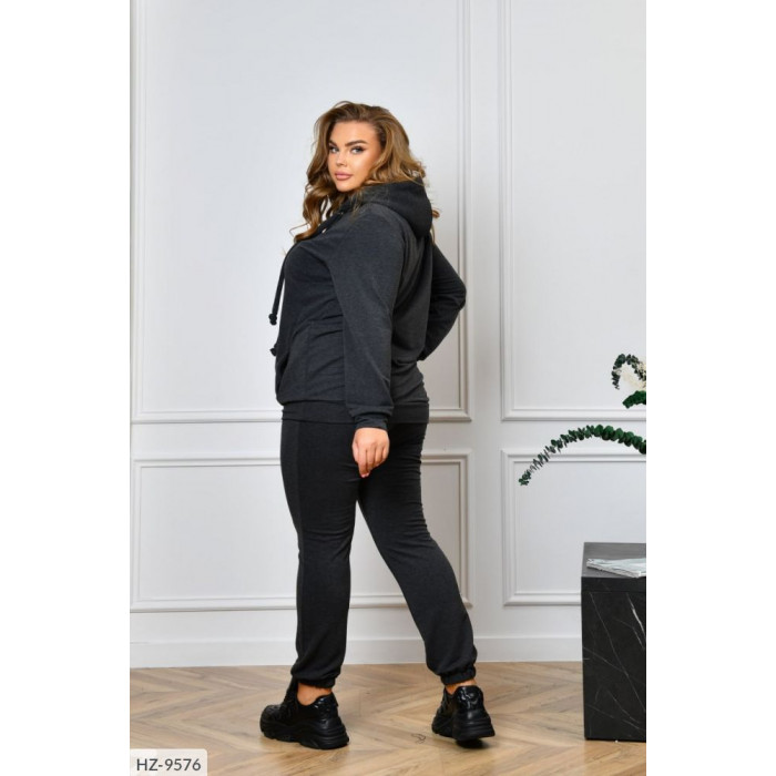 Спортивні костюми XL+ HZ-9576 — свобода руху Спортивні костюми XL+ HZ-9576 — свобода руху