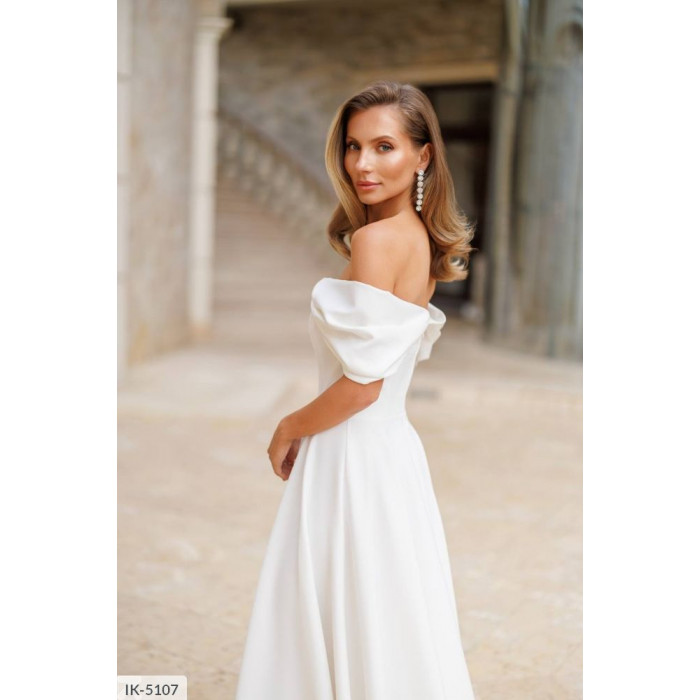 Модні образи для жінок великого розміру IK-5107