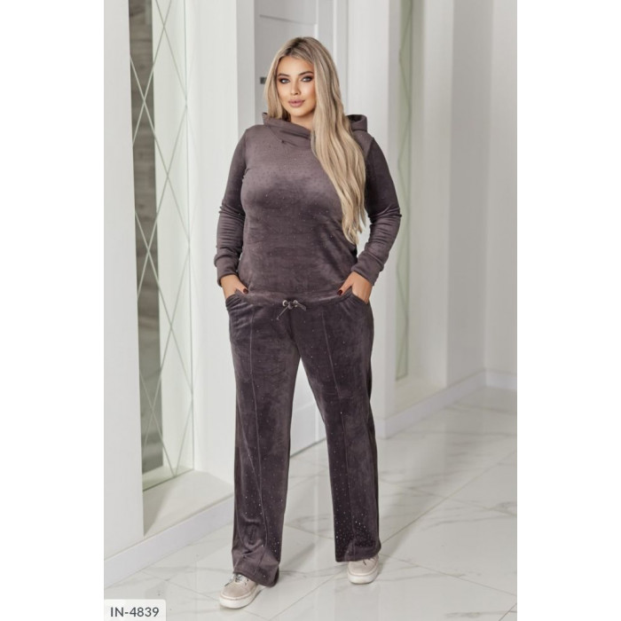 Стильні образи від Odessa Moda IN-4839 — костюми на кожен день