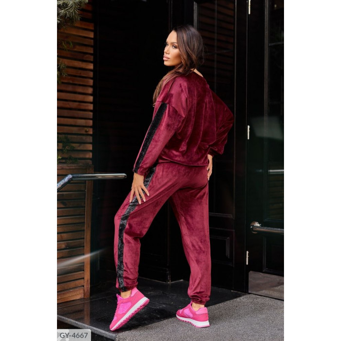 Жіночі прогулянкові костюми GY-4667 — елегантність у кожному русі