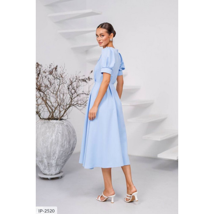 Модні тренди сезону IP-2520 — стильні сукні для сучасних жінок