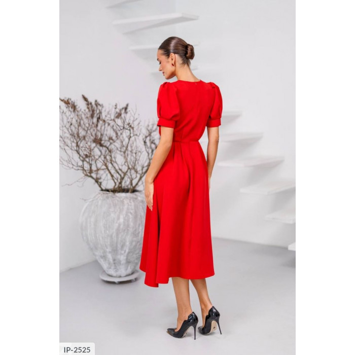 Модні тренди сезону IP-2525 — стильні сукні для сучасних жінок