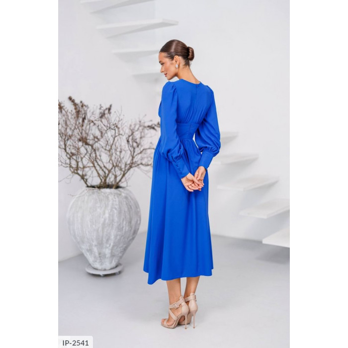 Модні тренди сезону IP-2541 — стильні сукні для сучасних жінок