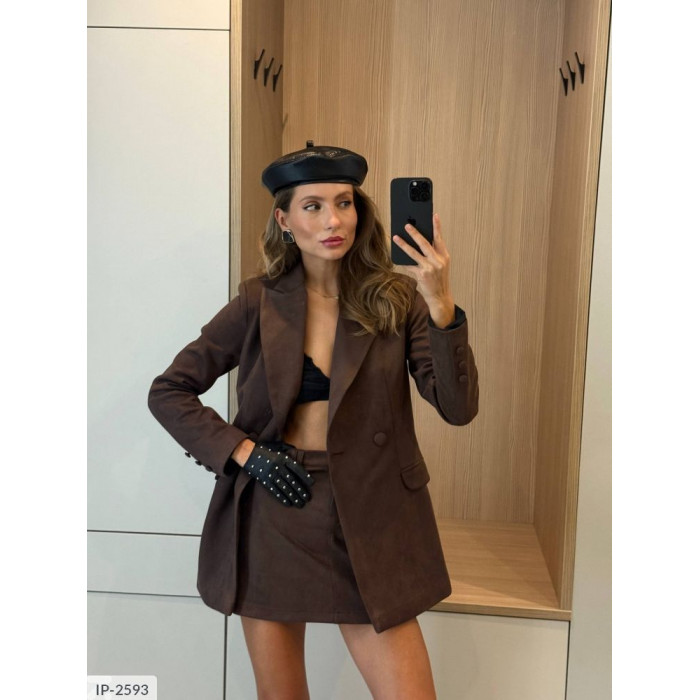 Модні образи IP-2593 — костюми для будь-якої події