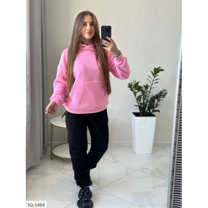 Модні спортивні костюми для активних жінок IQ-1484