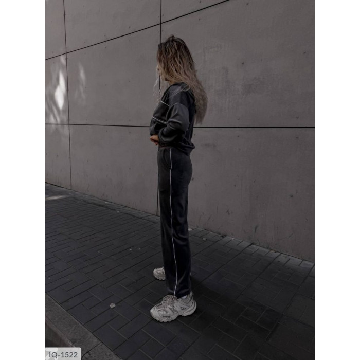 Стильні жіночі прогулянкові костюми IQ-1522 — зручність і шарм