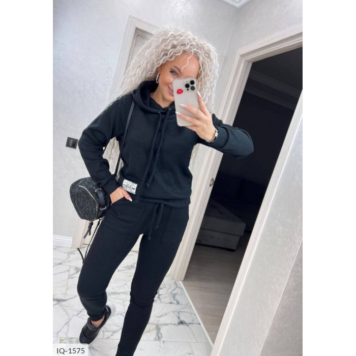 Модні спортивні костюми для активних жінок IQ-1575