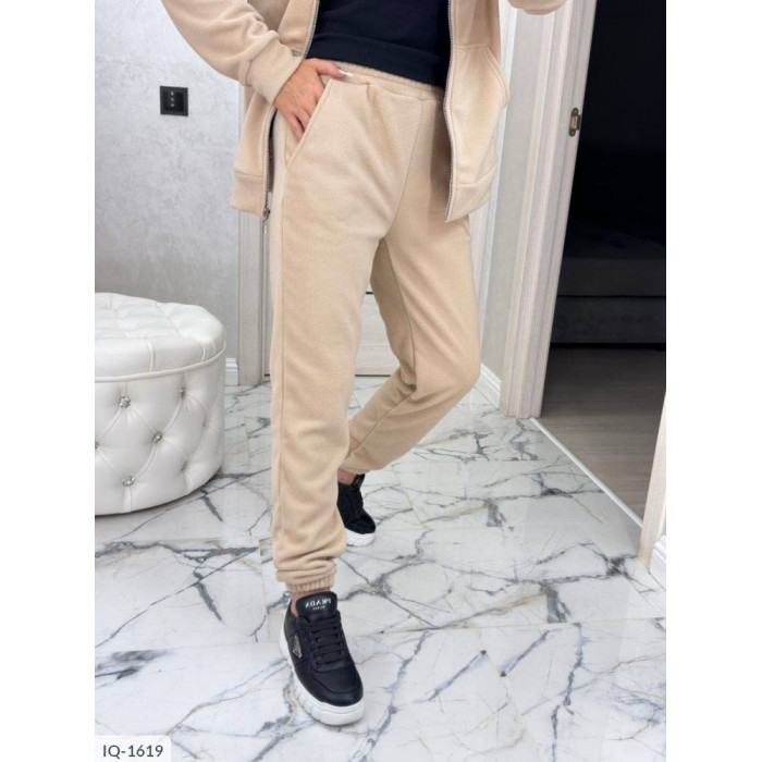 Модні спортивні костюми для активних жінок IQ-1619