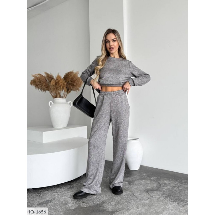 Жіночі костюми IQ-1656 — сучасний дизайн і бездоганна посадка